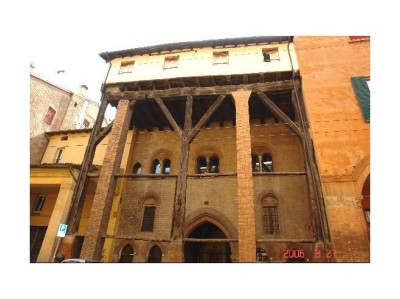casa isolani